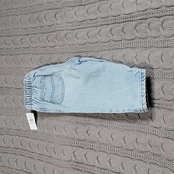 New Old Navy 6-12 Mth Jeans & Onesie Set - Picture 4 of 10